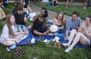 Folt Fest held on the steps of South Building May 9, 2018. (Jon Gardiner/UNC-Chapel Hill)